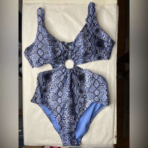 Bar III Slithering Bathing Suit Color Peri Allure Medium - Picture 7 of 14